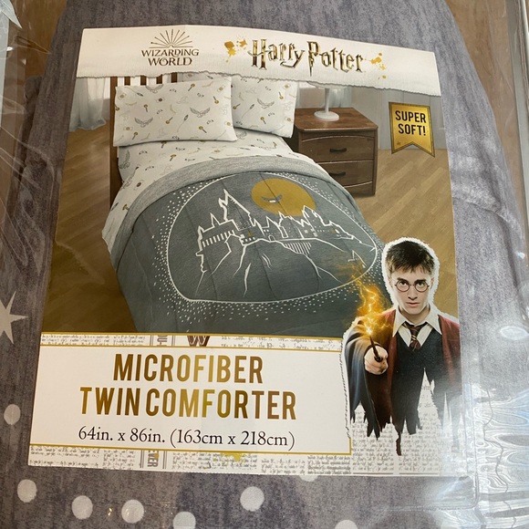 Warner Bros. Harry Potter Microfiber Comforter/Sheet Set - Gray and White - Picture 3 of 5